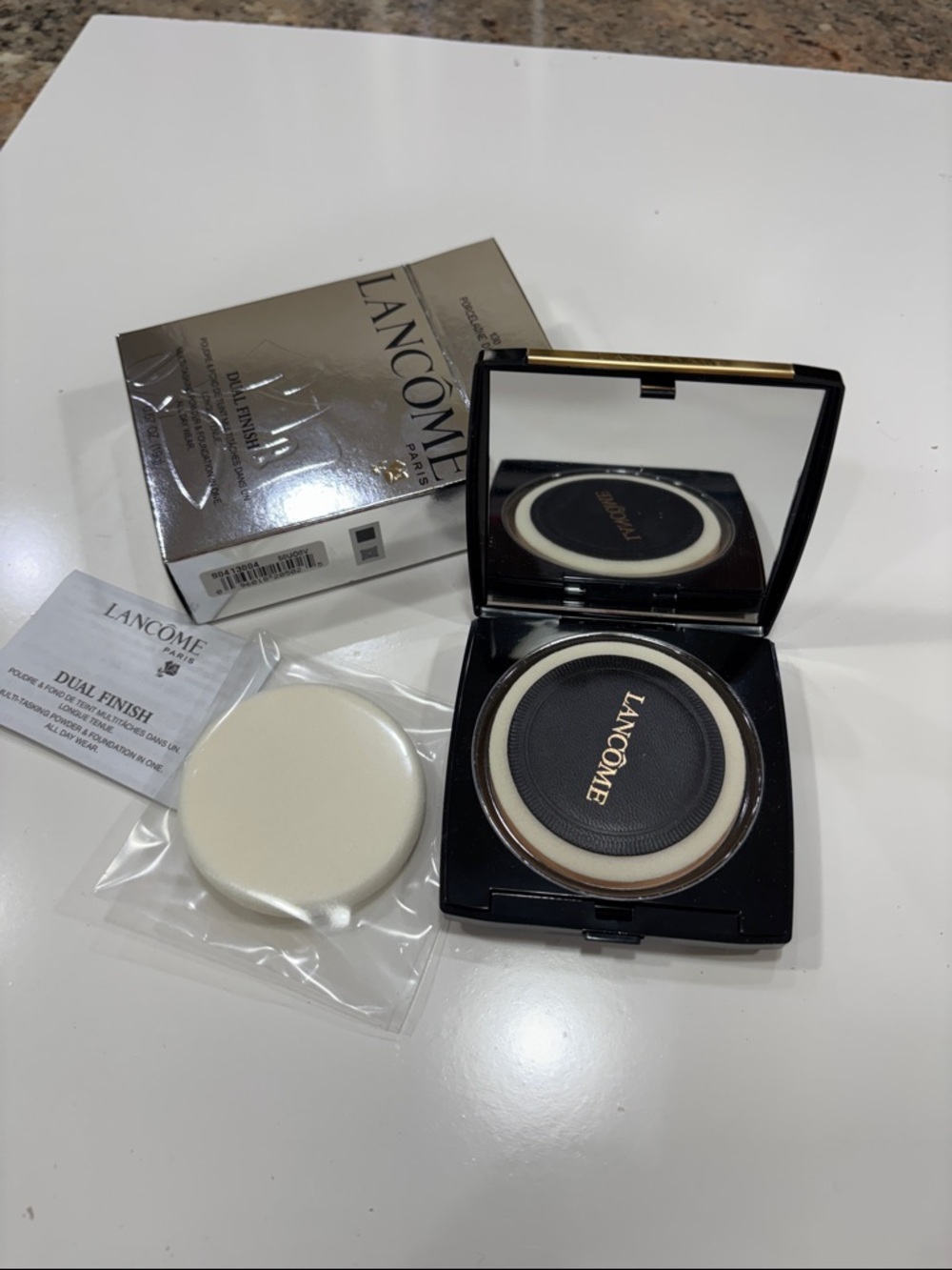 Lancôme Dual Finish Powder/ Foundation Compact in Silver - Picture 3 of 5